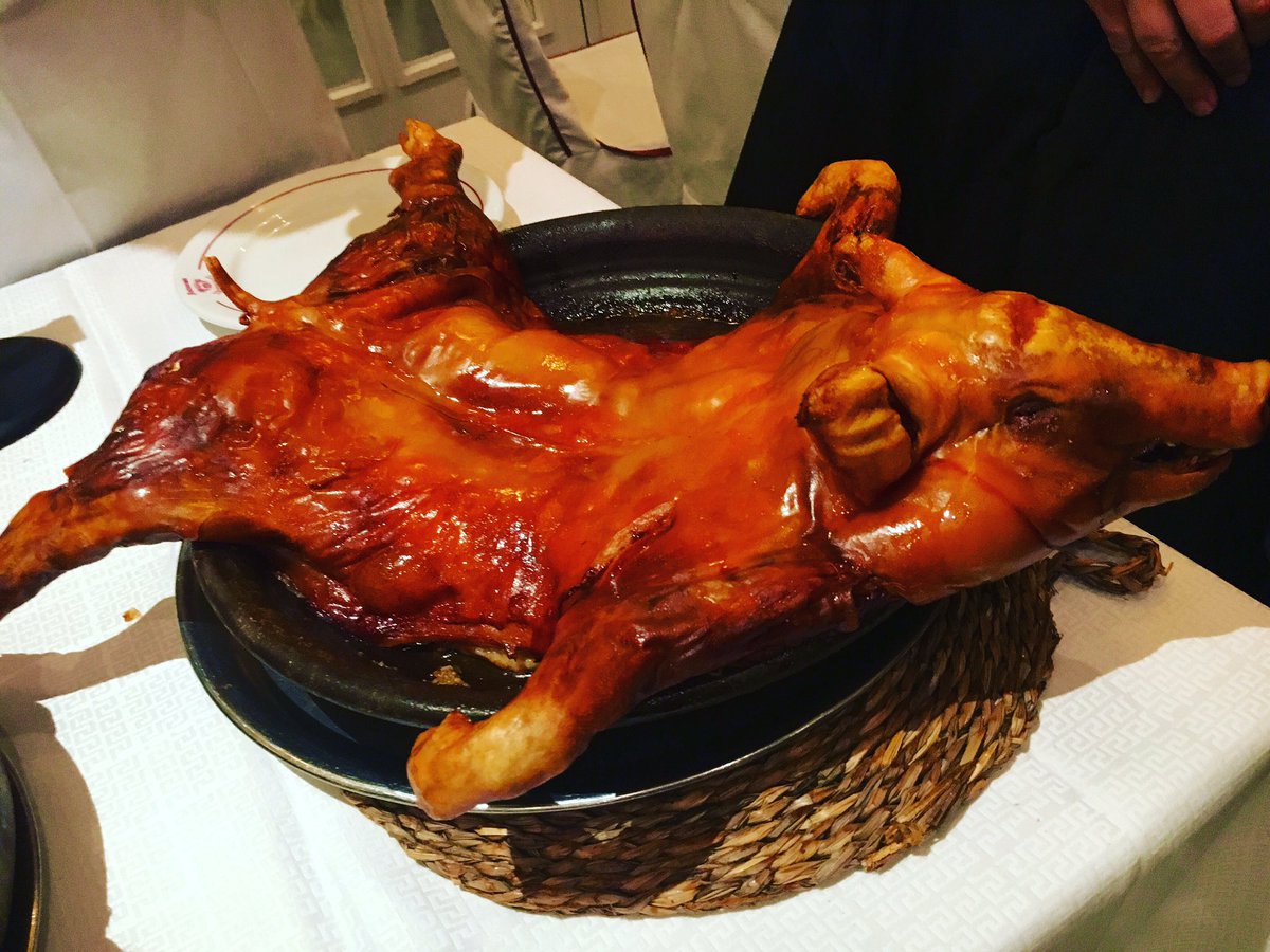 Degustando un buen cochinillo en Arévalo-Ávila