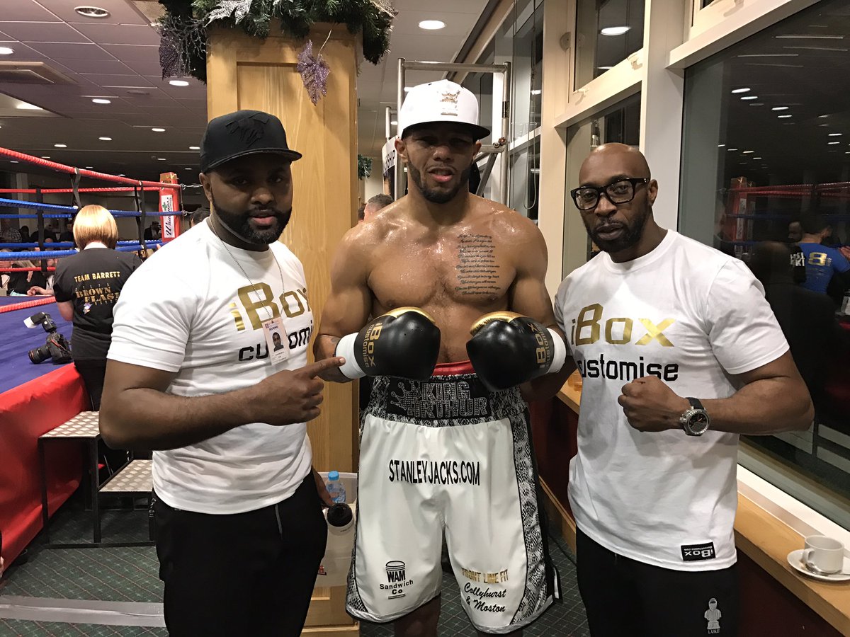 iboxcustomise's tweet photo. Shoutout to @zelfaflash @ellveay and @Manlikemarcel on winning and repping #iBoxCustomise tonight in Newcastle @BlackFlashPromo β‘οΈβ‘οΈβ‘οΈππΎππΎππΎ https://t.co/fbiHQMRqsp