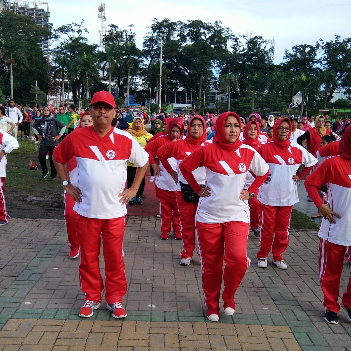 kjrsumut's tweet photo. Senam bersama bapak dan ibu walikota Medan, semangat pagiii... https://t.co/7Iqogs3cwU