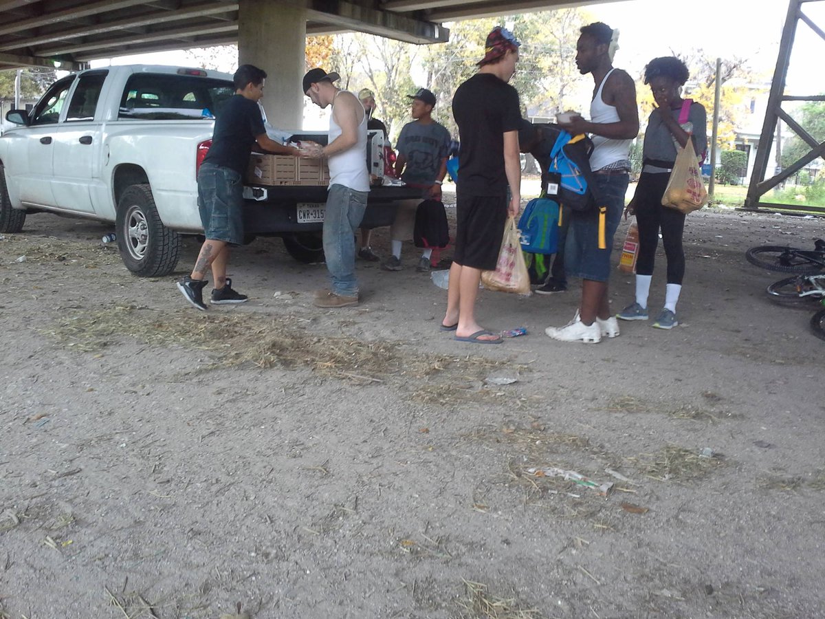 0ct0n0n's tweet photo. Another successful #OpSafeWinter style event went awesome for #HoustonAnonymous working with #SouthTexasAnonymous - Dec17 #OpParkFeed https://t.co/oQeOUVrrzb