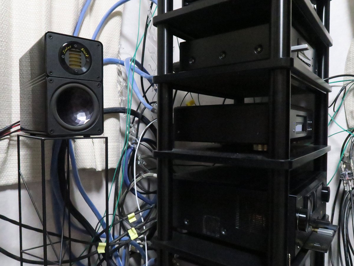 びでおん على تويتر 約12時間通電させたaps Dr001と Ifi Isilencer3 0とpanasonic Vek0v15b Audioquest Jitterbugを比較試聴して ざっくり評価を下すとこんな感じか 音が整理されて広がりが狭まるのと味気ない風になるのが減点ポイントかな Https T Co