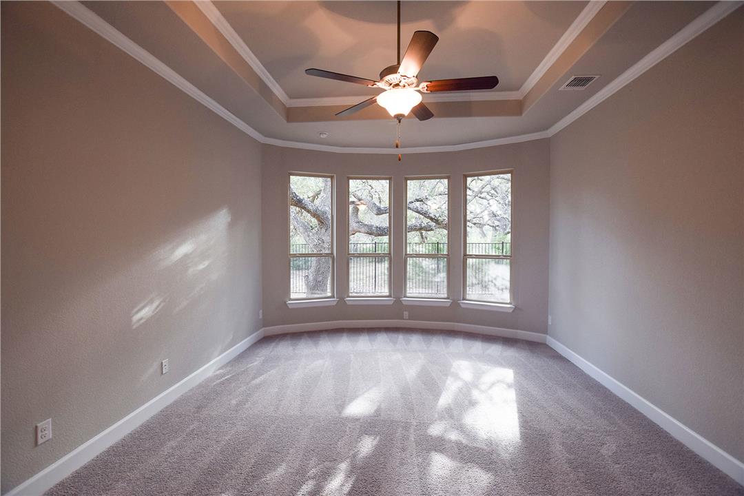 ArrowheadRofTX's tweet image. New homes call for your great interior design. What would you do to make this space your own? #DrippingSprings #InteriorDesign #NewHome