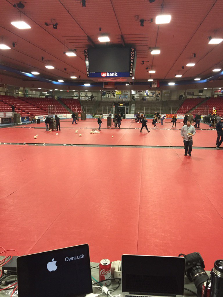 tcoulter36's tweet photo. And that's a wrap on #BOW2016.  Thanks to all that braved the elements! @Nelley13 @WaterlooSchools @IAwrestle https://t.co/Sw82Ook3HI