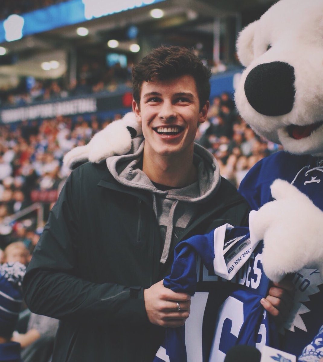 LOOK HOW CUDDLY