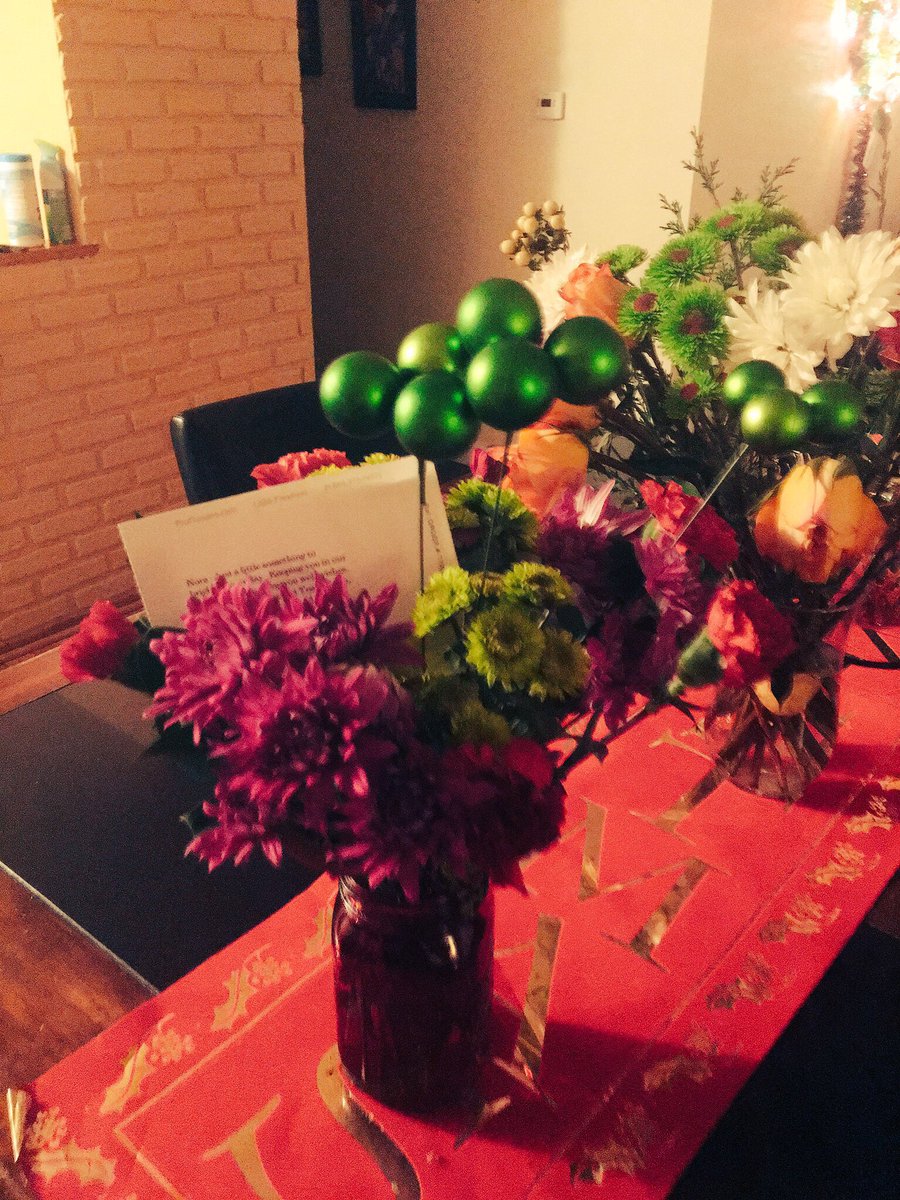 NoratheStrong's tweet image. Thank you so much for the flowers 😍 #TargetFamily @KevinMeyer2199 @laren_john @Tess_Harker @thiele_brett @1NadiaPop