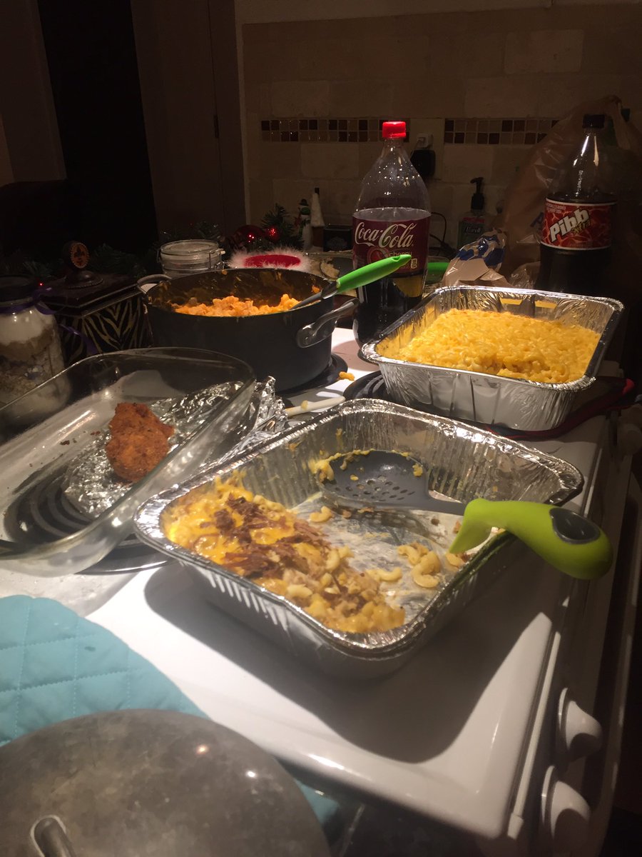 riptide_sisters's tweet image. I'm high af at a Mac n cheese party can you say #heaven ? -B #stonergirl #tokingsisters #blazed #macncheese