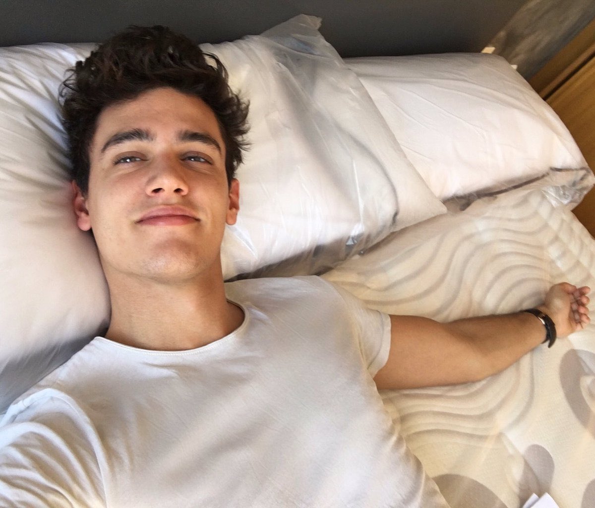 Is it just me or does this bed look a lil lonely?🤔😇