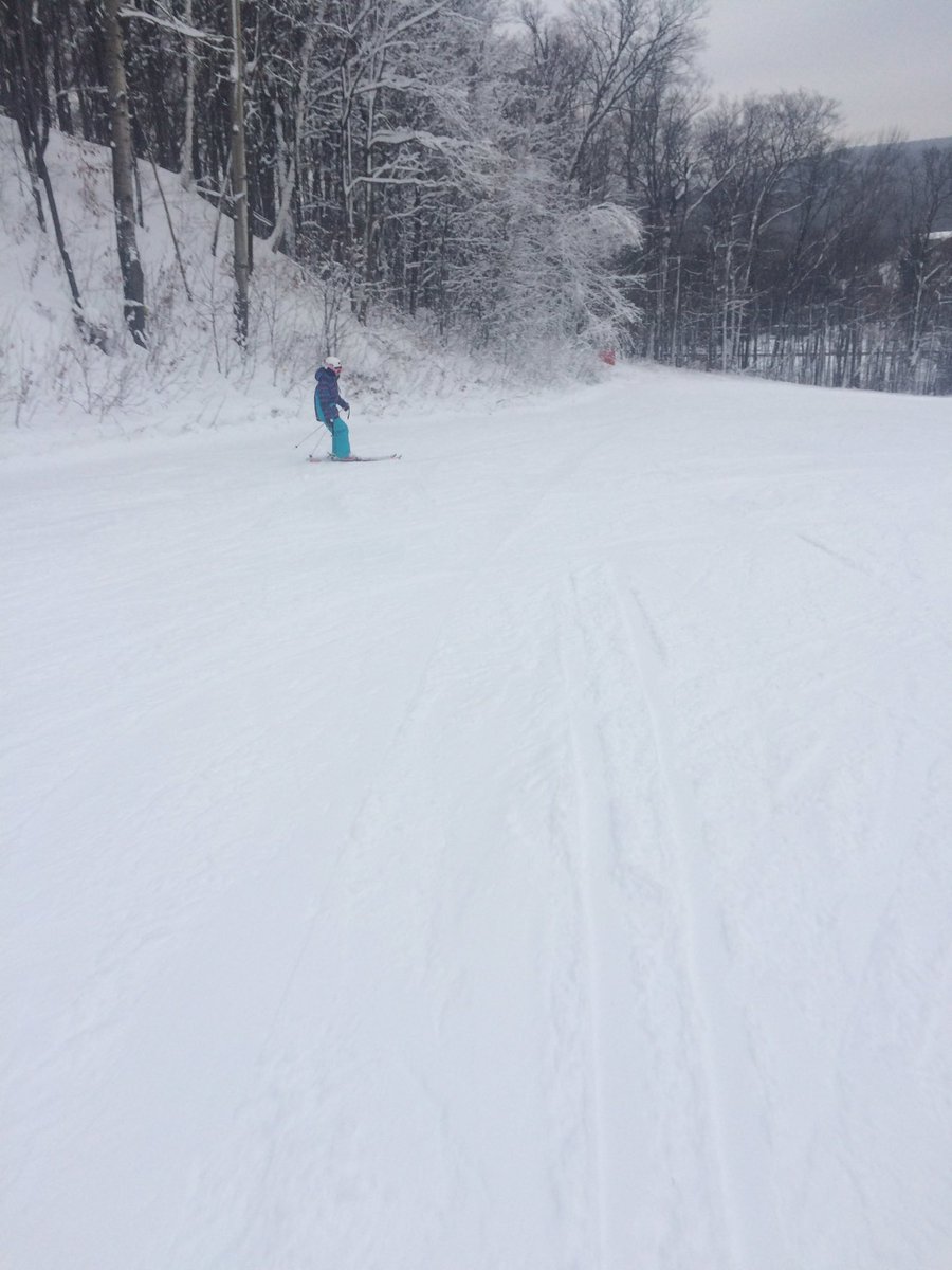 lyoungteach's tweet photo. Loved the slopes with my girl today #horseshoevalley #ski2016 https://t.co/QNTzJbhXEm
