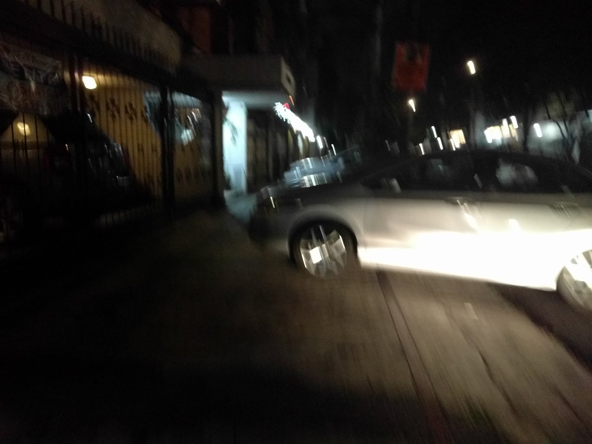 Cyb3rPsycho's tweet photo. 5 coches en banqueta en Adolfo Prieto entre San Lorenzo y Miguel Laurent en @coldelvallecdmx, Benito Juárez. Favor de mandar grúa @UCS_CDMX. https://t.co/cY2fiQsg8e
