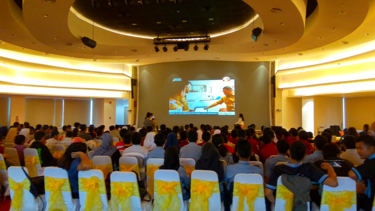 codingsmart's tweet image. Pemutaran film programmer cilik.