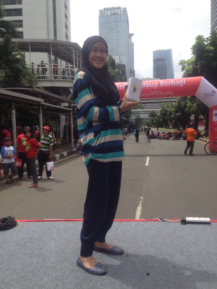 TelkomIndonesia's tweet photo. Selamat ya untuk pemenang undian #ServiceHPGratis berupa 1 buah iPhone 6 https://t.co/VxmXXdBRs6