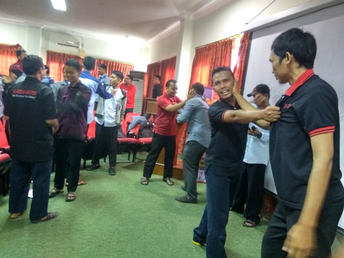AkTorPKU's tweet photo. Salah satu atraksi #Aikido di acara #UpgradingMentor #AkademiMentor di Aula Kampus Univ Abdurrab https://t.co/TPf9sS4A0o