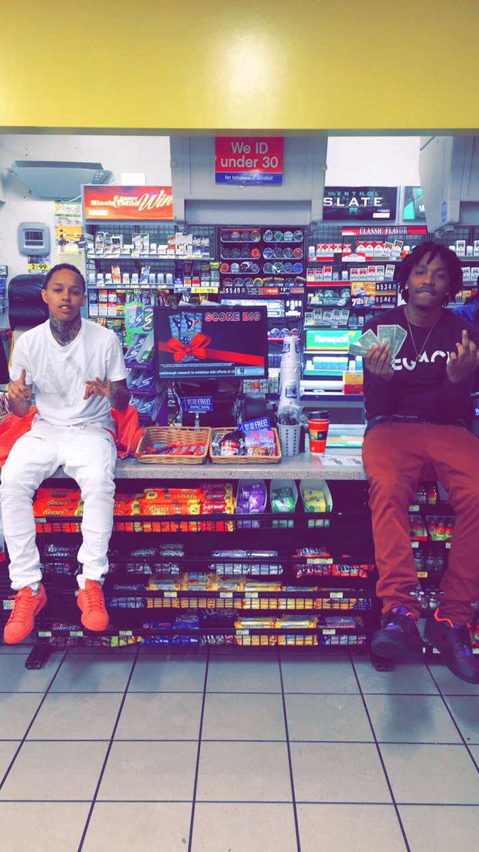 ombbloodbath's tweet photo. just some GHETTO ass niggas with a purpose ☝🏽️👌🏽💰🍽 #FreeDBrooks https://t.co/bxC25hKQNw