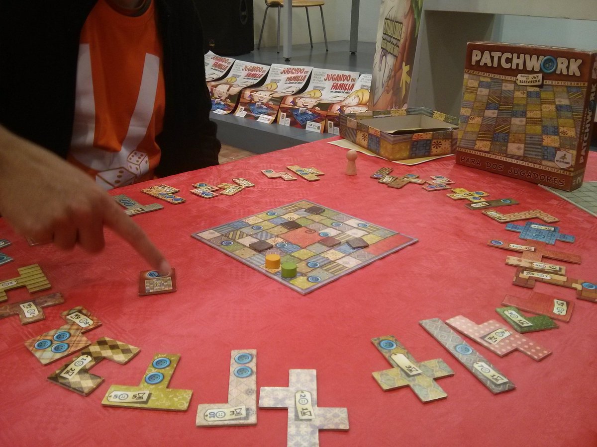 utrerajuega's tweet photo. Para muestra un botón y con patchwork no nos vamos a quedar sin ellos. Gracias @MalditoGamesES por colaborar en las jornadas #jef2016 https://t.co/dPQrMczIIs