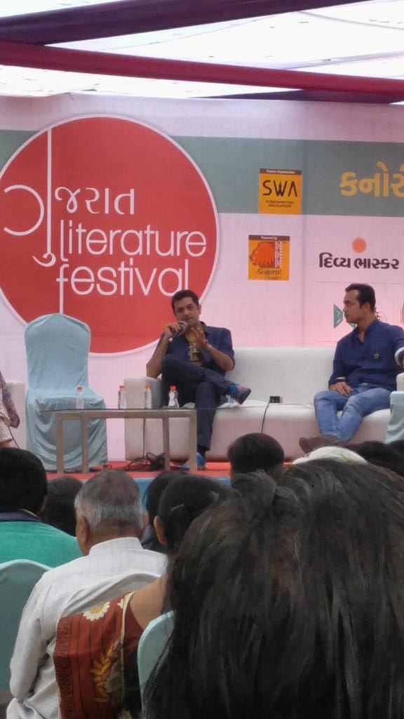 creativeyatra's tweet image. First let your child know its mother tongue and then let him/her be multilingual! #gujlitfest2016 #cyatglf2016 says lyricist @mayurpuri