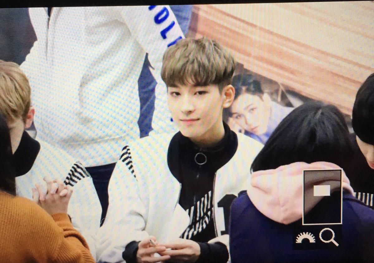 mh_yyy's tweet photo. 161218 #세븐틴 #원우 #붐붐 @pledis_17 https://t.co/jtZU5cfe4V