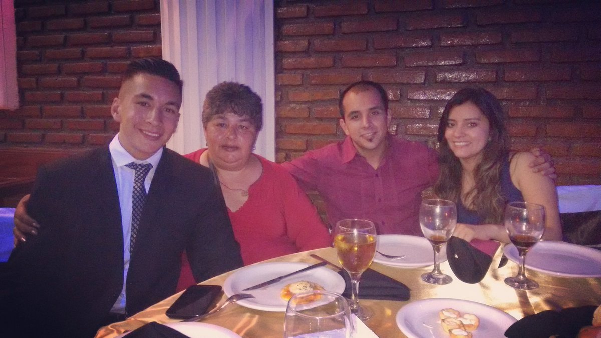 BetoDeFrancisco's tweet photo. Felicitaciones hermano!

#Egresado2016 https://t.co/JMMWXGd7Cd