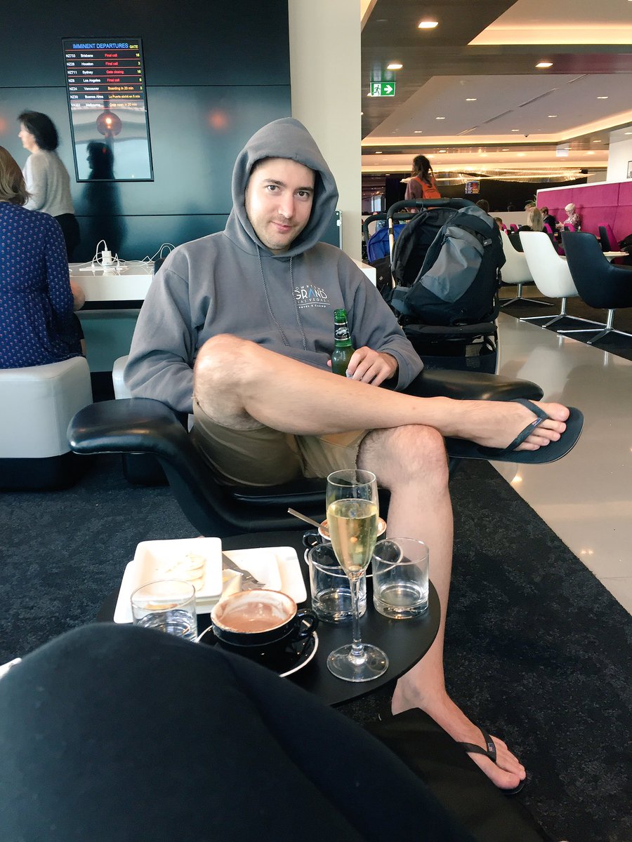 EmiryClare's tweet image. En route to Canada with this clown