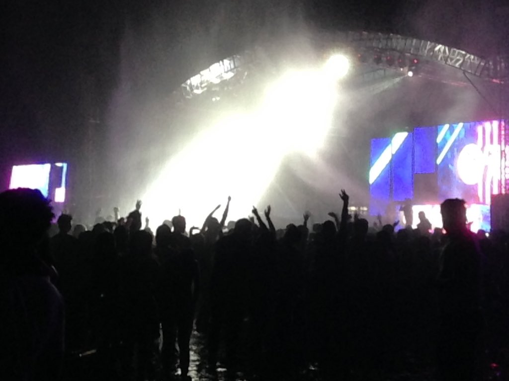 cherubinvinuya's tweet photo. SOBRANG SOLID LAKAS NG HANGOVER!!!! 💦🌊💦🌊💦🌊 #Maskipaps2016 https://t.co/hdA0qv9mXC