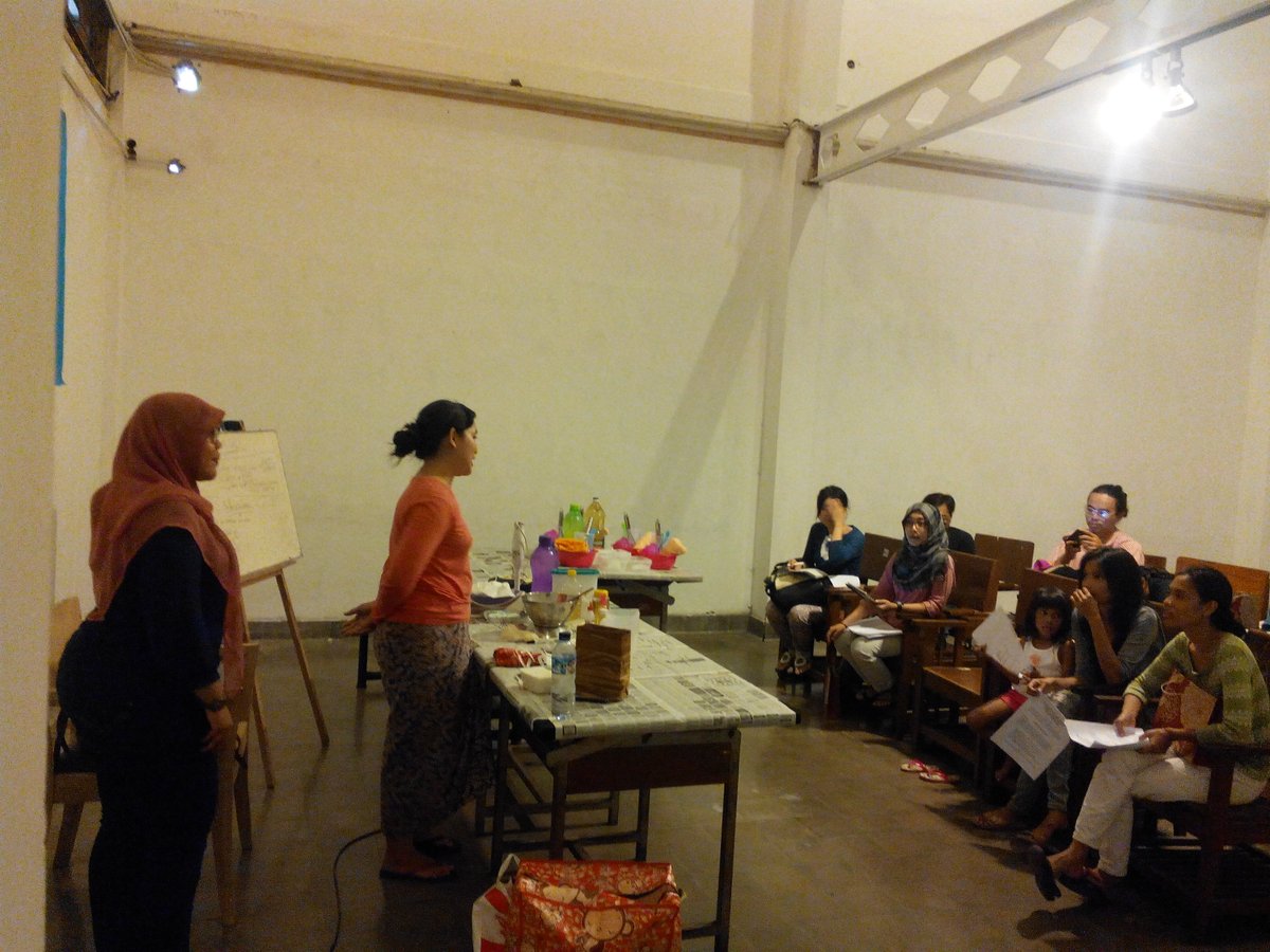 diskomfest's tweet photo. Workshop DIY DETERGENT barusan mulai nih, yuk yang pingin ikutan segera datang ke jogja nasional museum #diskomfest7 https://t.co/uj16X9XWYJ