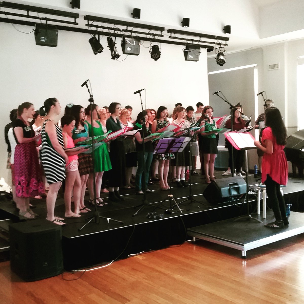 annieandbern's tweet photo. Tour photos 5&amp;6: Had a fab #livemusic show with friends #folk duo #TheCheekyViolets &amp; pop #choir #MixtapeChorus at @ainslie_gorman Canberra. https://t.co/ZpZVXEOqiZ