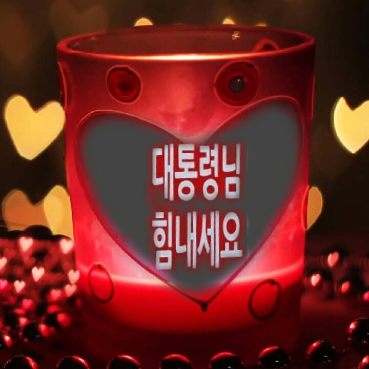 세월호7시간을 야당과 종북은
지난 3년 별허접한 거짓 쓰레기 내용으로 전파하며 대통령을 폄하시켰다 
세월호 침몰후 90°이상 기울었을때
보고 되었다 하나님도 구할 수
없는 상태다  그 큰배는 30°기울면
칠흑의 어둠이다
구조불가다
더는 선동  끝