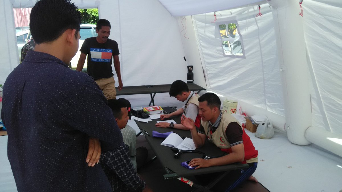 DPN_BSMI's tweet photo. Suasana di Rumah Sakit Lapangan (RSL) BSMI siang ini. Selalu banyak warga yang datang untuk berobat. #BSMIPeduliAceh https://t.co/gIr2qkNl5h