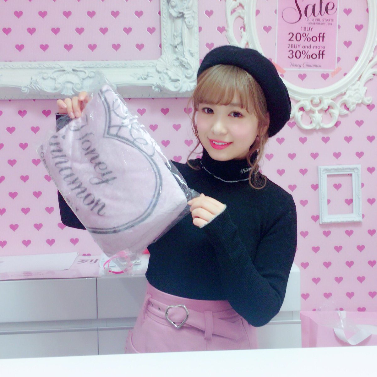 ハニーシナモンhoneycinnamon イベントあと15分ほどです まだ間に合うので近辺にいらっしゃる方はぜひいらしてください ただいまフライングセール ノベルティフェアも行っております イベントご来場様にはかなかなからクリスマスのお菓子をプレゼント