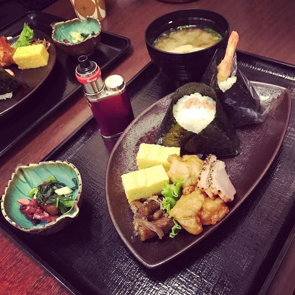 vape_foggy's tweet photo. Onigiri &amp; Vape

電子タバコ #vape #電タバ #vaping #vapelife #電子タバコ専門店 #ベイプ #ecig #ud #goblinmini #e… https://t.co/pR6AQ3yfq1 https://t.co/cKbCBFmZXz