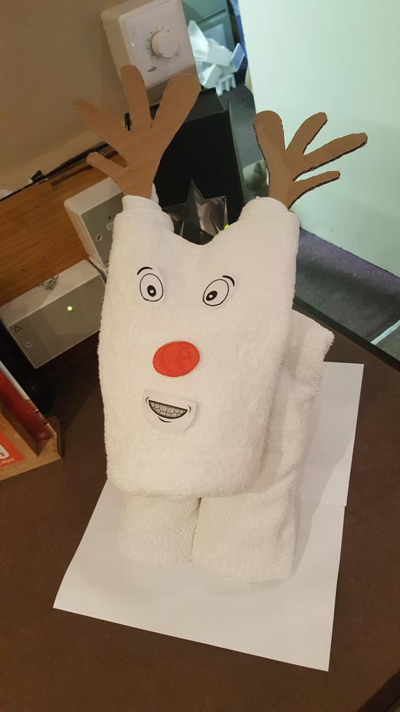 Practicing my reindeer towels ..#hotellife