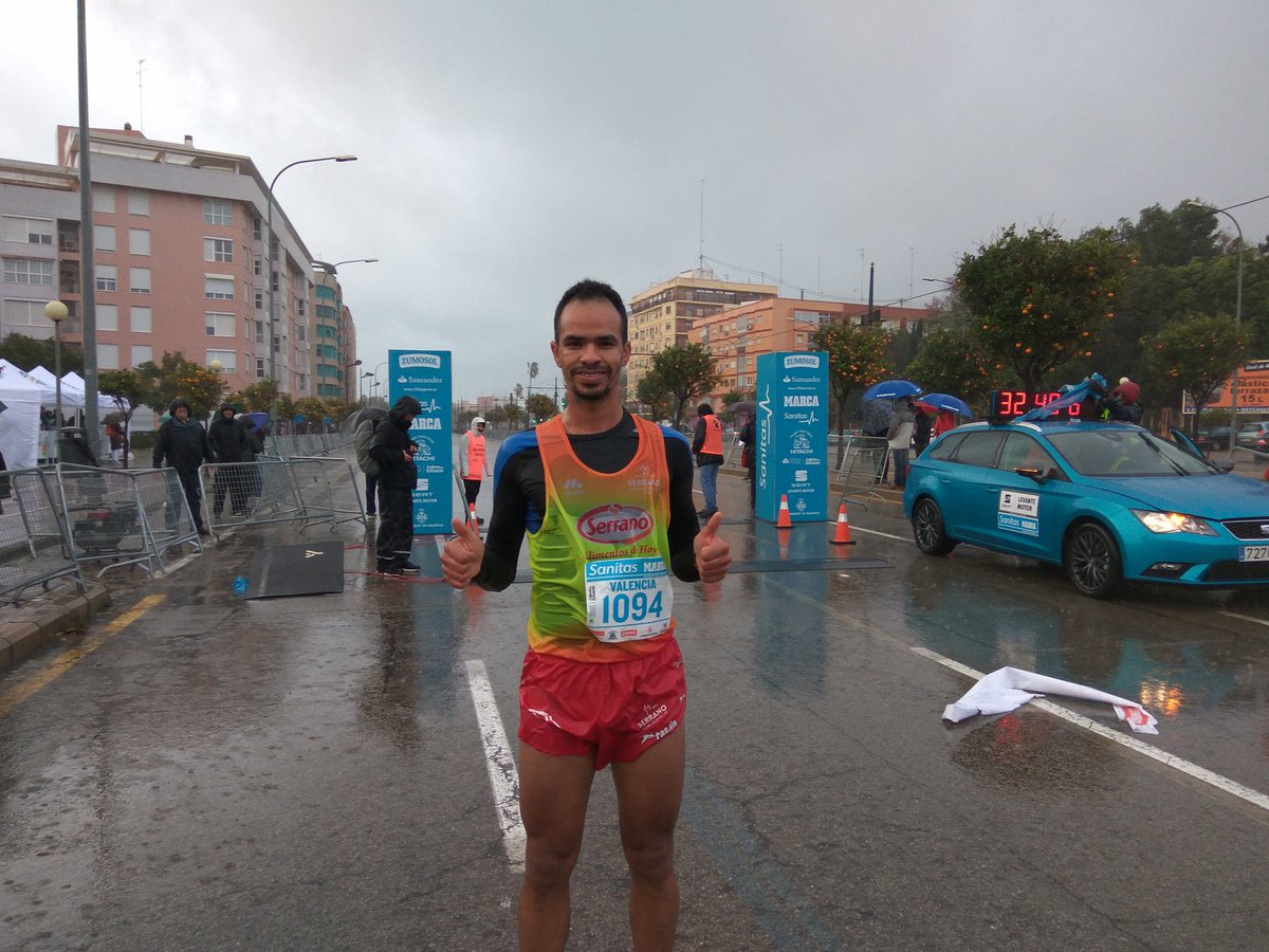 derbiaficiones's tweet photo. Ya tenemos ganador, Mohammed Mohattane vuela bajo la lluvia (32:34) https://t.co/4QdjAV7DQv