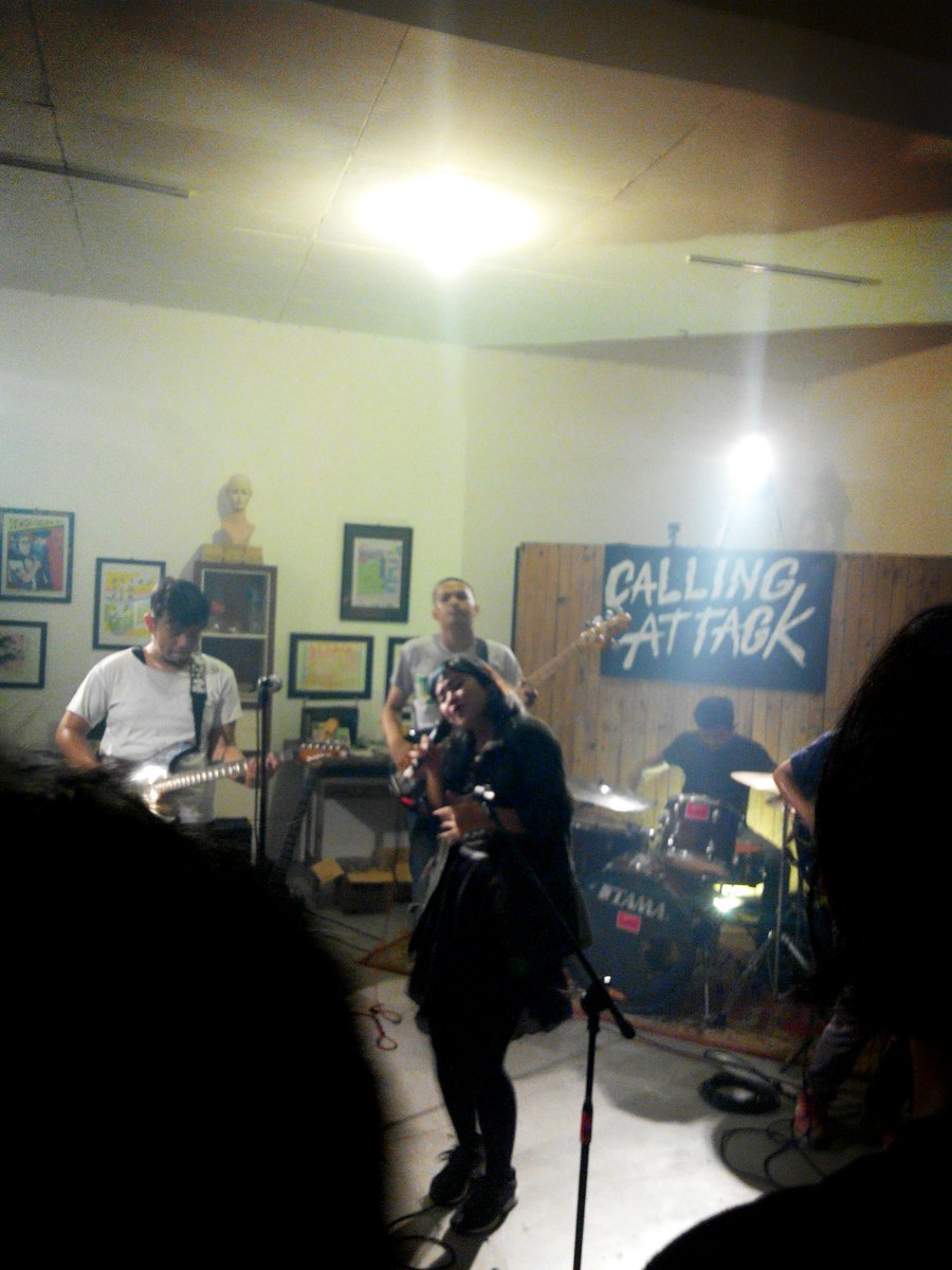 diskomfest's tweet photo. Kalo yg lagi tampil ini vokalisnya cewek lhooo. yuk tontonin "Robbrs"
#diskomfest7 https://t.co/CLpHwM1ZMu
