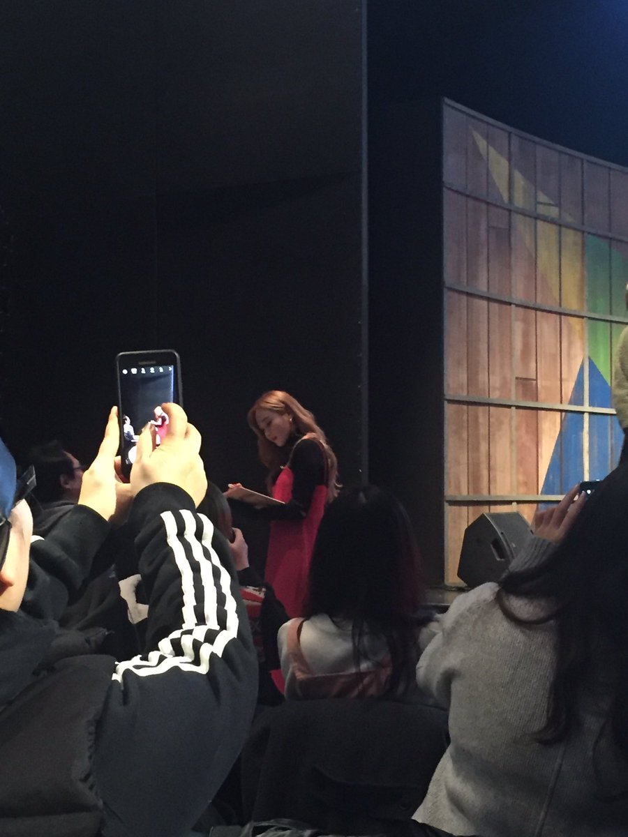 [PIC][18-12-2016]Jessica tham dự buổi Fansign thứ 3 cho “WONDERLAND” vào tối nay Cz8rXHyUsAAzGCZ