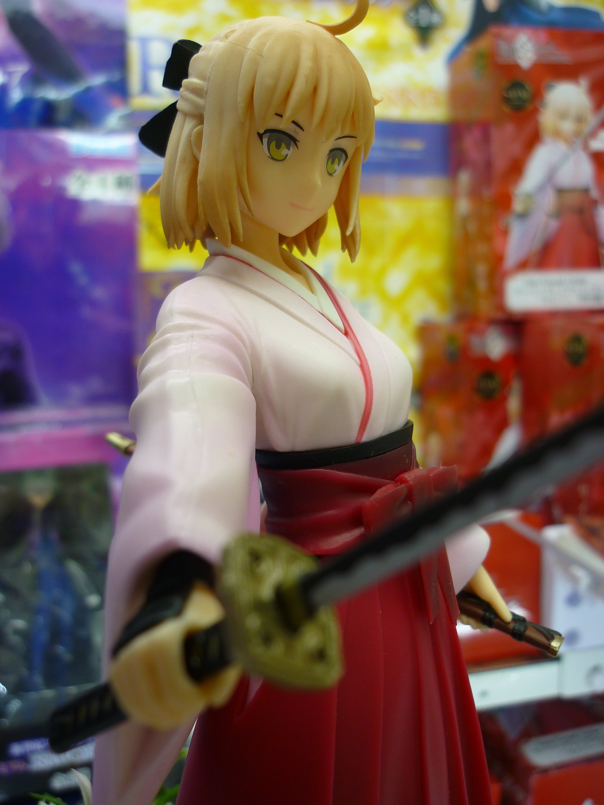 万代書店 松江店 アミューズ Di Twitter 薄い桜色の髪の美少女剣士 セイバー沖田総司 大人気稼働中です 可愛いですね 桜セイバー 幕末に京を震撼させた人斬り集団 新撰組 の英霊 他の英霊と比しても超越した剣技を持つが 沖田特有のスキル 病弱 があり