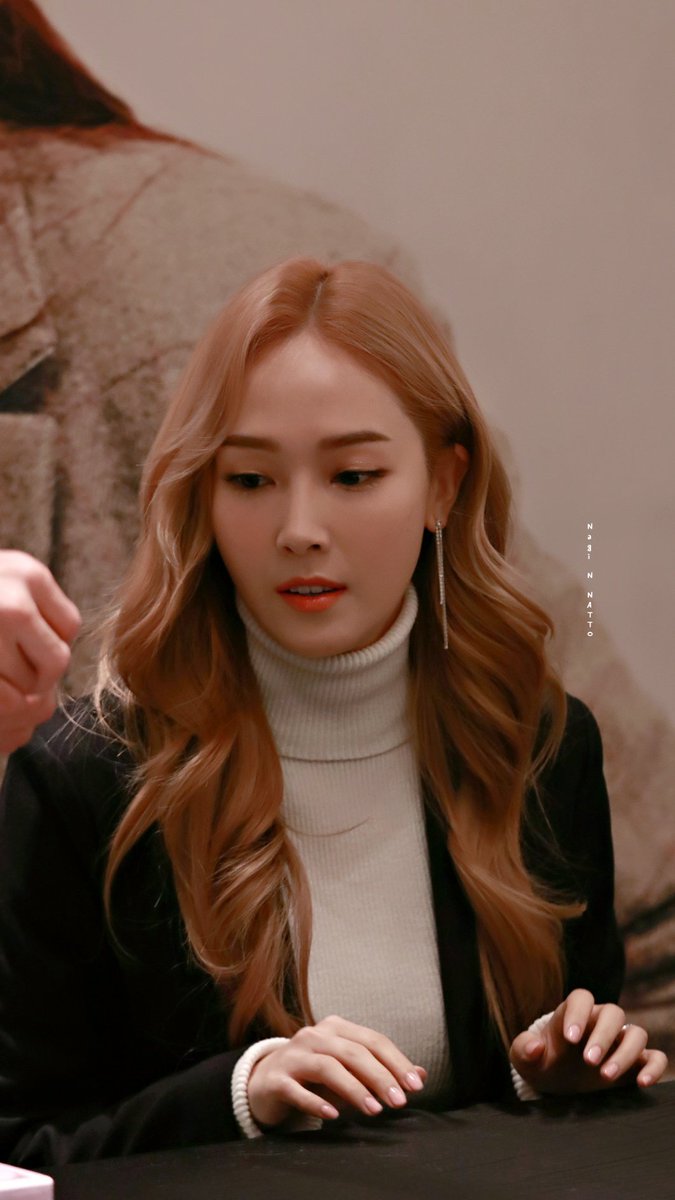 [PIC][16-12-2016]Jessica tham dự buổi Fansign cho "BLANC & ECLARE" tại Hyundai Department Trade Center Pop-Up Store vào chiều nay Cz9341CUcAAH65n