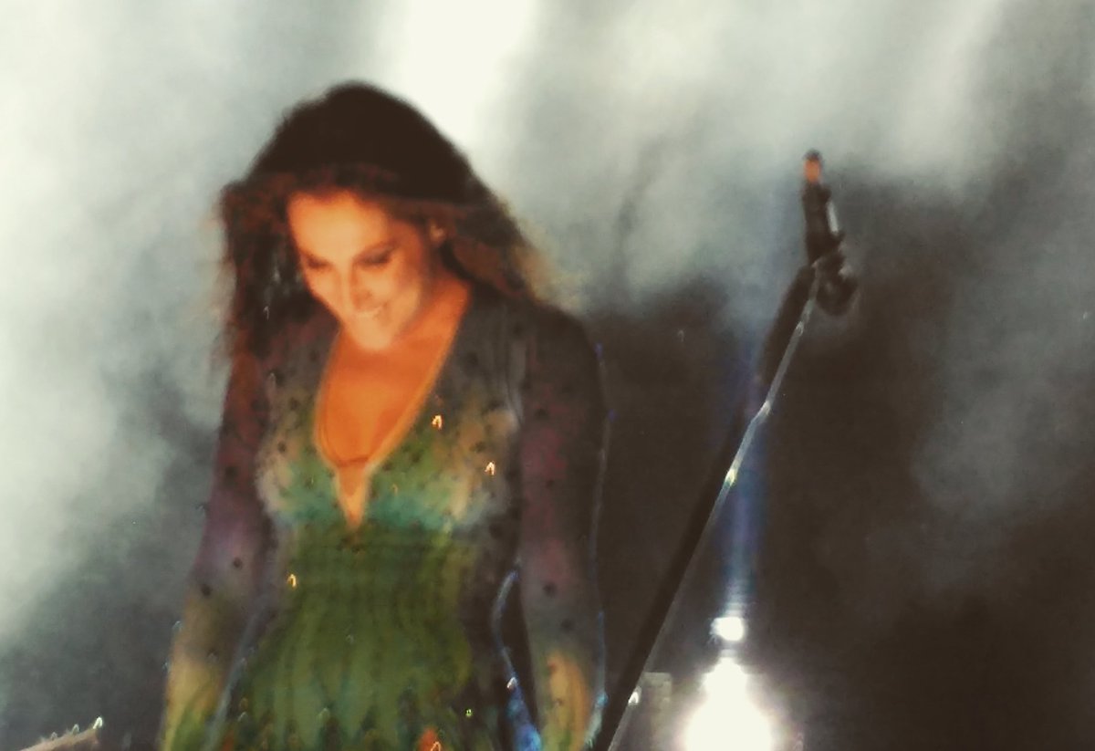 mario_VII's tweet photo. 'Todo este caos no nos sienta mal' @_MaluOficial_ 15 años "contigo" dan para mucho. Y los q parece q nos quedan.Lo de ayer no fue normal 👏👏👏 https://t.co/NcZ5u0Mnl5