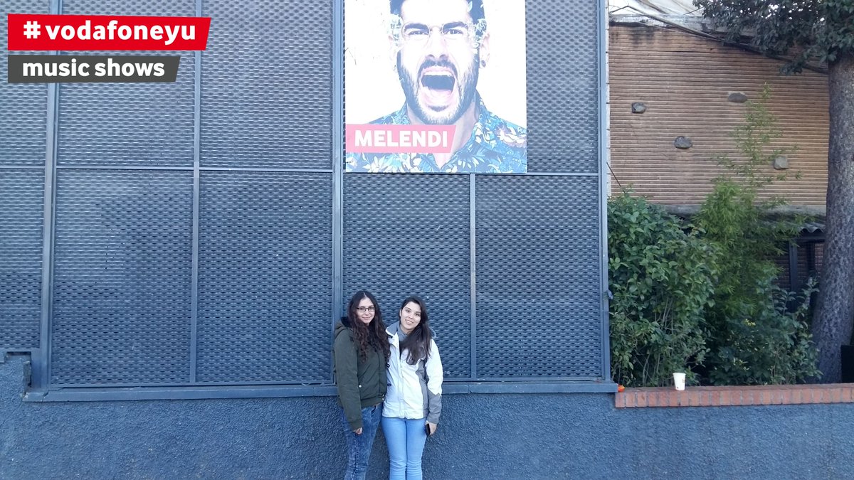 Estoy esperando a entrar en el concierto #yuMelendi.¡Dame likes a esta foto y podré conocerle!