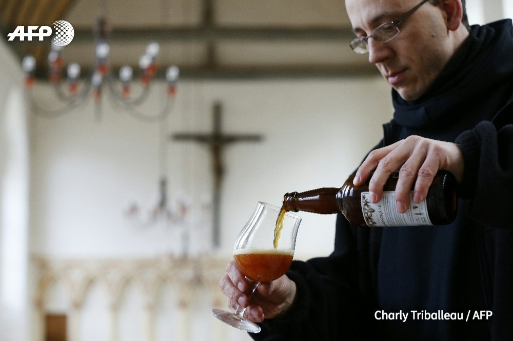 Эдуард грютцнер монахи. Brewer monk. Monkish brewer. Монах карикатура. Монах карикатура.