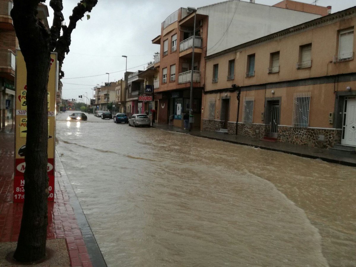 CORTE DE VIA: F 2  o C/ Mayor de LLano de Brujas Cerrada al tráfico (zona de riesgo), EVITE CIRCULAR