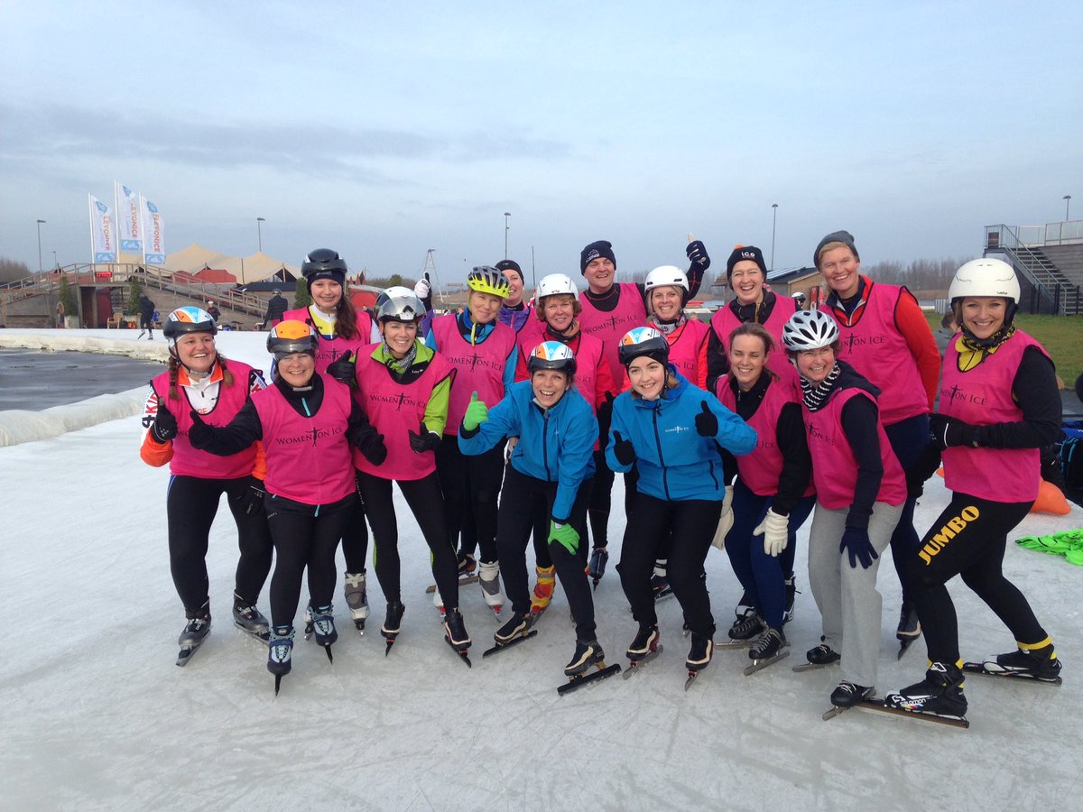 En weer een groep klaar voor de Weissensee. Samen met <a href="/annamarieskate/">Annamarie Thomas</a> een leuke #WomenOnIce vandaag! 👏❄️
