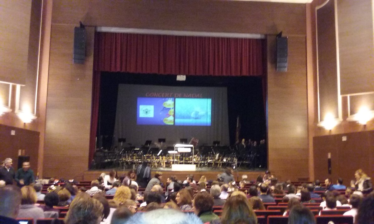 Tot a punt per el concert de nadal de <a href="/suamontinyent/">SUAM Ontinyent</a> al teatre Echegaray, hui amb <a href="/MelcioretGomis/">Melcioret vol ser 🎼</a> a partir del llibre de <a href="/miquimusica/">miquel à. múrcia 🍉</a> .