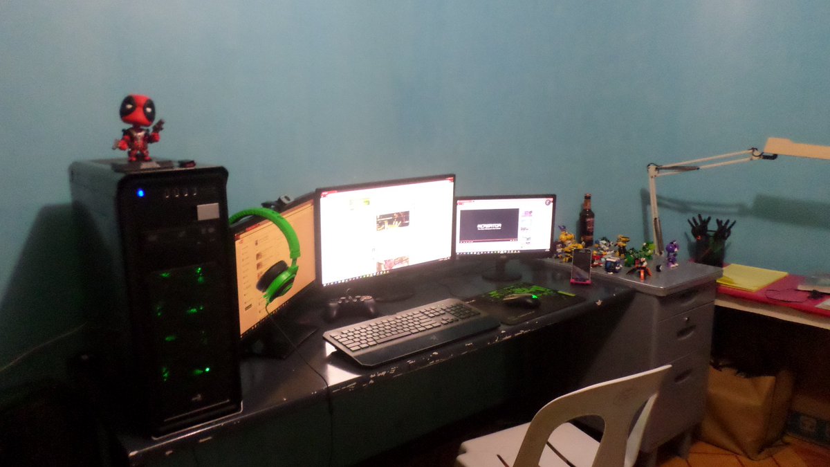 fluffy_elastico's tweet image. Finished cleaning up my computer setup! +New Small Monitor is been Added! #TripleMonitorSetup #MorePCExp
