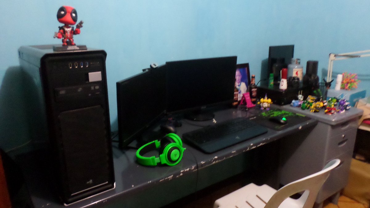 fluffy_elastico's tweet image. Finished cleaning up my computer setup! +New Small Monitor is been Added! #TripleMonitorSetup #MorePCExp