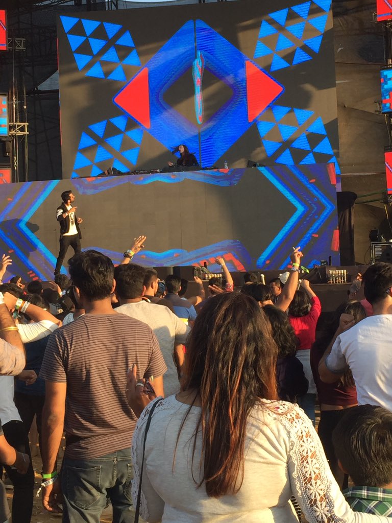 Sherpa_Land's tweet photo. Candice Redding slaying it at the cosmos stage! @EVCIndia
#JoinTheTribe #AbsolutEVC2016 https://t.co/bNpPypOgaI
