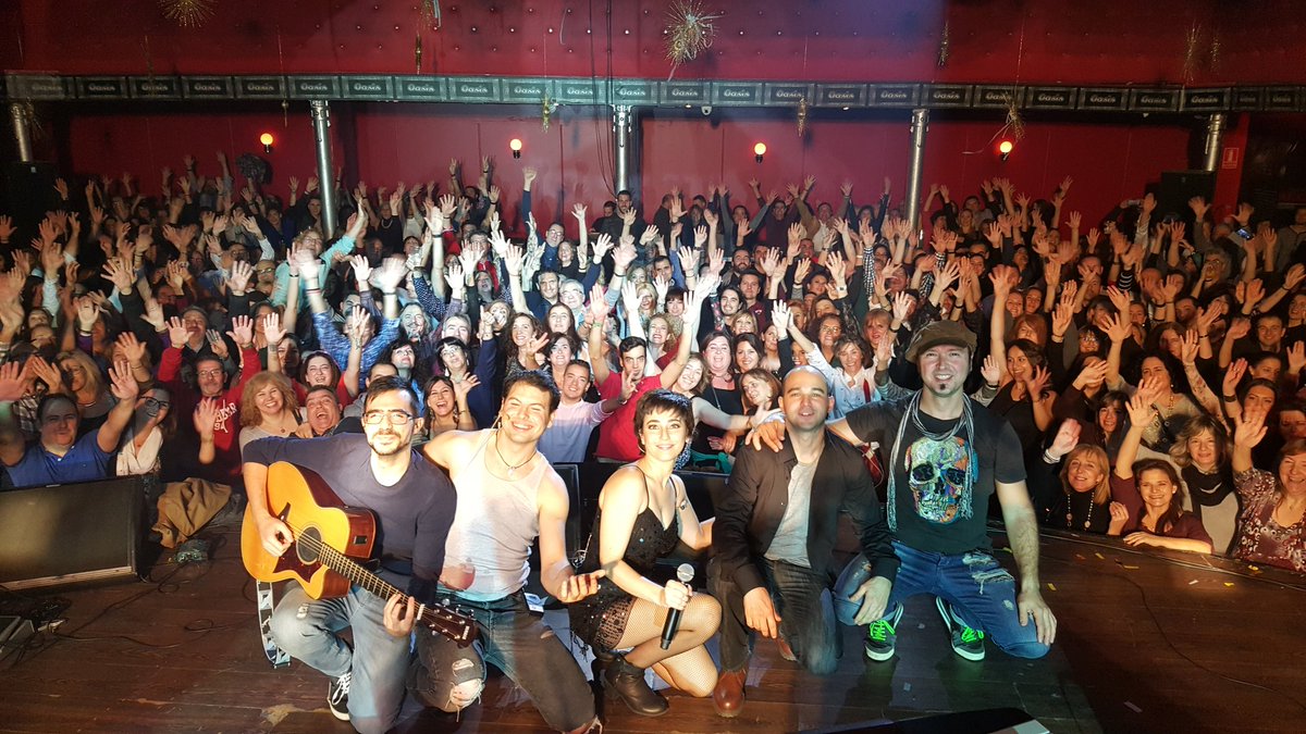TributoMecano's tweet photo. Gran concierto en Oasis Club Teatro.  Gracias a tod@s por una noche tan mágica. Felices fiestas!!! Y nos vemos el año que viene. https://t.co/PMayfaw7rx