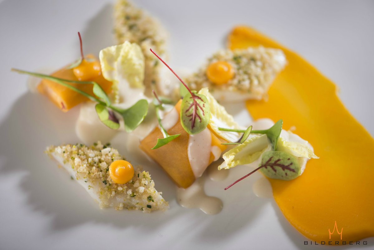 "Kunstenaars; die ook nog eens kunnen koken!" aldus een gast, die de keukenbrigade van <a href="/HeerenHarinxma/">Heeren van Harinxma</a> beschreef. #Culinair  #Michelin2017