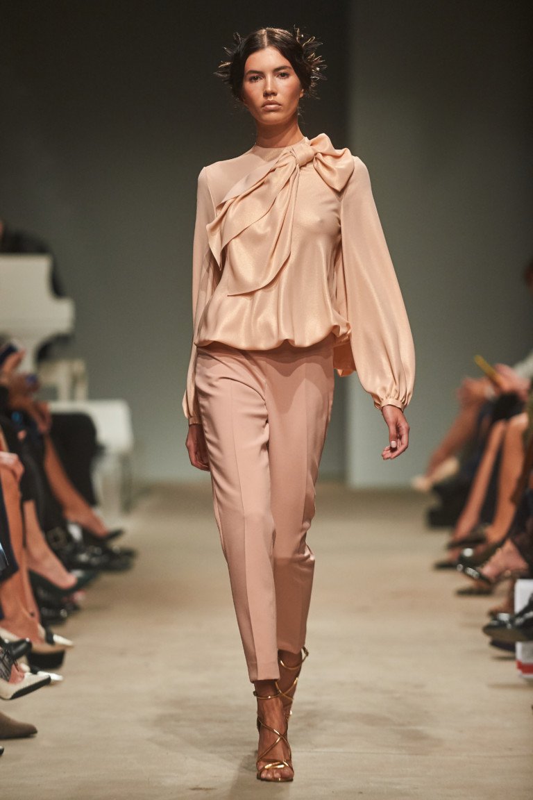 ALmode5's tweet image. #portrait #portraits #portraiture #selfportrait #face #eyes #mouth #lips #hair #me #myself #cute #selfshot #pose #closeup