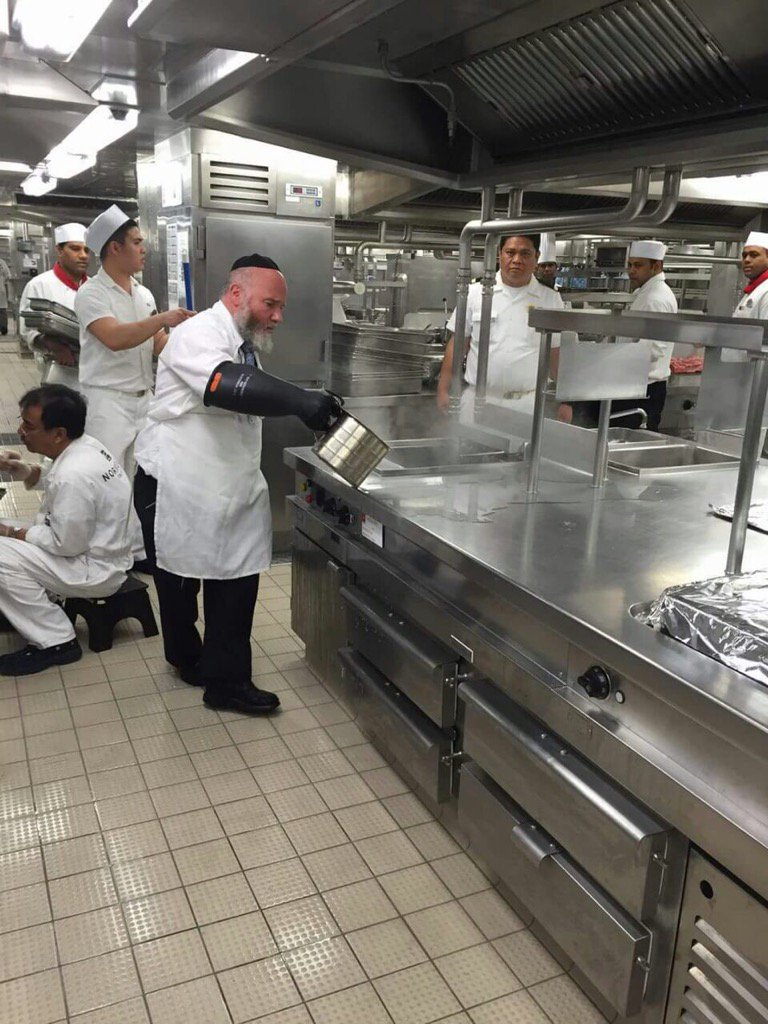 Looking forward to eating 5star kosher at the White House some day !