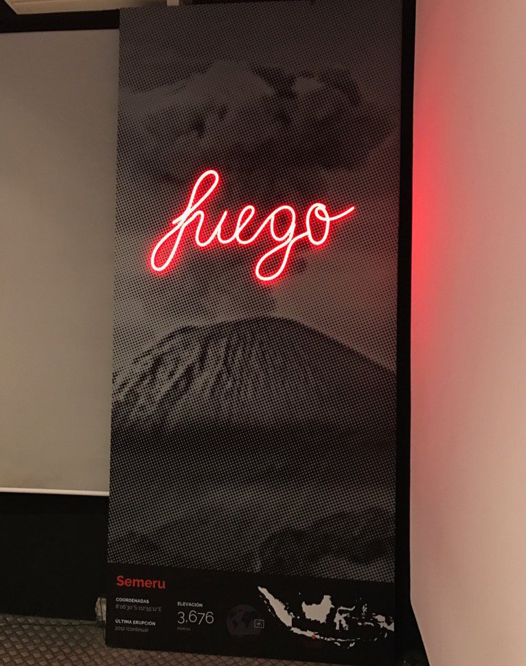 losdelvolcan's tweet image. El #volcán dentro del volcán. #Fuego #Lava @losdelvolcan #Semeru #Volcano