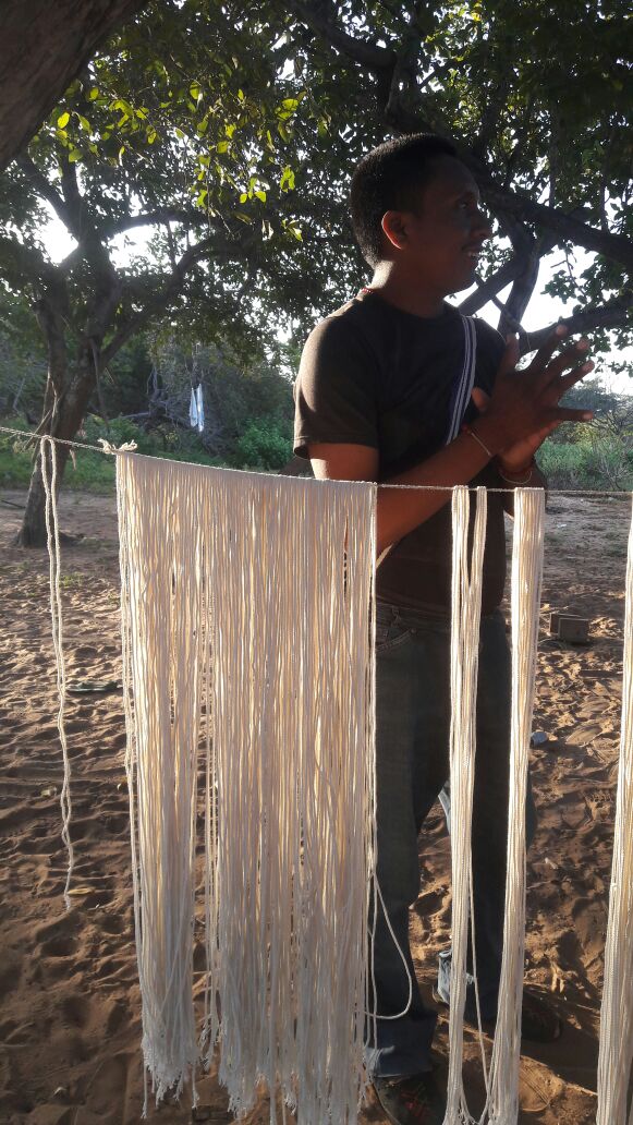 SirviendoPorCol's tweet photo. Los artesanos de la Guajira #Mision6 #SirviendoPorColombia https://t.co/TzAGPlzPcy